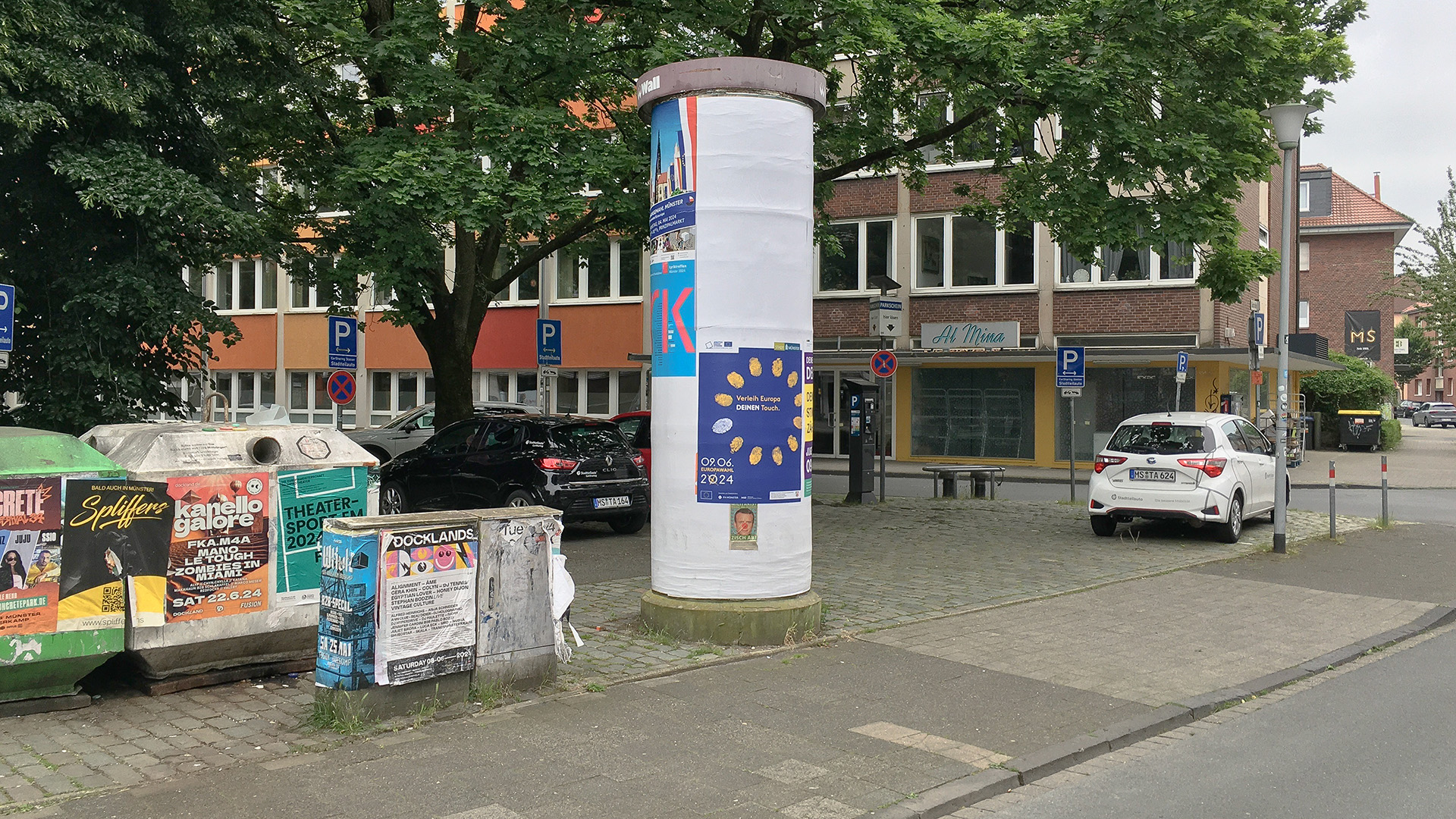 Banner mit Aufruf zur Europawahl an der Stadtbibliothek in Münster