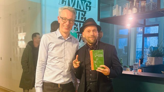 Jakob Maser und Marko Hanecke bei der Lesung des Buchs „Nachhaltig drucken“ bei LIVING CONCEPT
